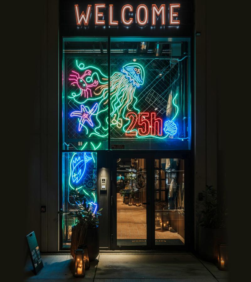 25H_Paper_Island_Entrance_Neon